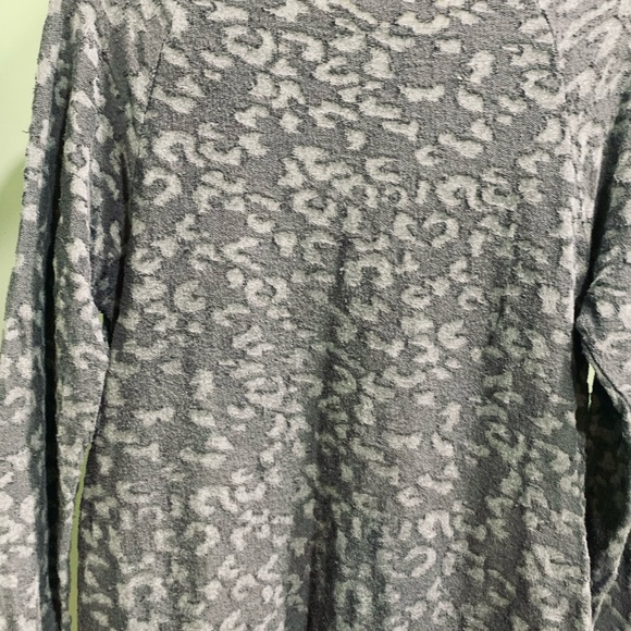 Gray gap sweater with raindrop design size medium - Picture 3 of 7